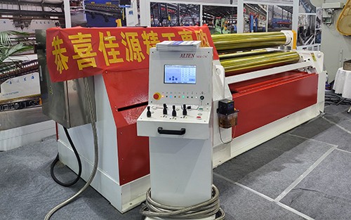 全液壓數(shù)控滑軌式四輥卷板機(jī)